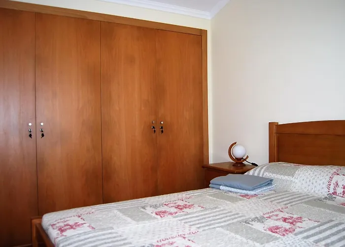 T2 Rua Dos Lavradores נאזרה